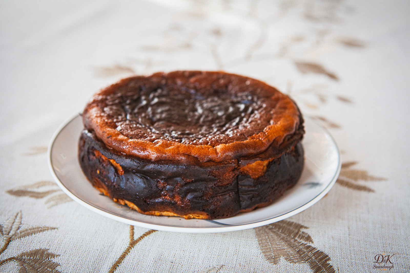 Чизкейк "Карамело"  — хлеб на закваске, пекарня D&K Sourdough, Южно-Сахалинск